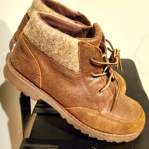 UGG Rugged Looking Boots/ Sz 5